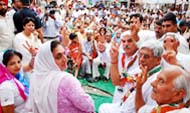 PPCC chief Rajinder Kaur Bhattal addressing a rally in Bathinda 
