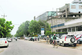 The coming up of shopping malls-cum-multiplexes along this road in near future will spark off parking chaos in the Industrial Area in Chandigarh.