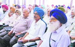 Pensioners celebrate 6th foundation day of Pensioners Bhawan at Mini Secretariat in Ludhiana