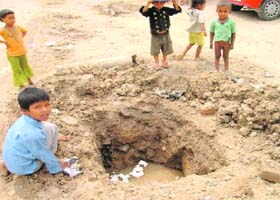 Open pits endanger the lives of children in Zirakpur