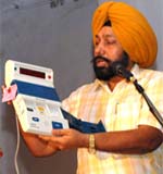 Deputy director employment, Harpal Singh, showing how the machine works