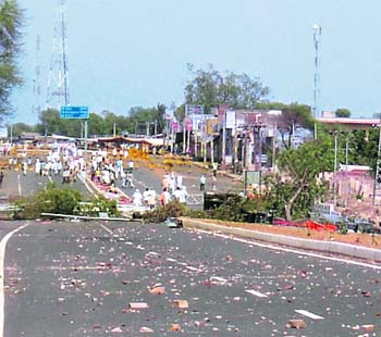 Gujjars block a highway at Sikandra in Dausa, Rajasthan