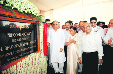 Chief Minister Bhupinder Singh Hooda lays the foundation stone of a manufacturing unit of Asian Paints at the IMT near Rohtak on Sunday.