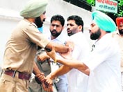 A police officer who tried to intervene was not spared even.