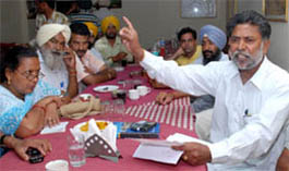 Manohar Lal Bansal talking to media persons in Bathinda on behalf of the Congress candidates who were defeated in the BMC elections on Sunday.