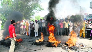 Sikhs protest against the Dera Sacha Sauda chief in Jammu on Monday. 