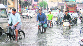 Heavy rain leaves Damoria Bridge inundated
