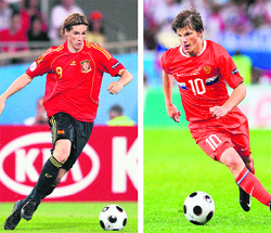 Spanish forward Fernando Torres (L) and Russian forward Andrei Arshavin in action during the Euro 2008.