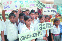Students of Citizens School Vidya Mandir take out a rally to mark Drug De-addiction Day in Amritsar