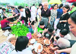 Residents at a market in Beijing on Sunday. Chinas capital is to raise its minimum salary by 10 per cent in a bid to help the worst-off cope with rising inflation, state media said on Saturday as anger over rising prices has been a frequent source of social unrest in China.