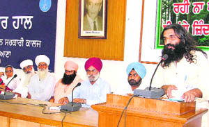 An environmentalist shares his views on saving environment at SCD Government College in Ludhiana 