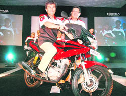General manager (planning division), Honda Motorcycle R&D Centre, Japan, Kenji Kawaguchi (L) and CEO, Honda Motocycle & Scooter India, Shinji Aoyama, pose with CBF Stunner motorcycle during its launch in New Delhi on Monday.