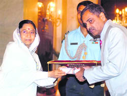 Dr S.S. Sangwan receives the Dr B.C. Roy National Award from President Pratibha Patil at Rashtrapati Bhawan on Tuesday.