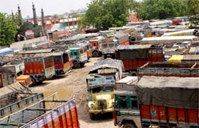 Thousands of members of the Bathinda Truck Union answered to the nation-wide call of observing strike on Wednesday to protest against the toll tax and fuel price hike
