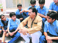 Sheikh Mohammad Saddiq, a lyricist from Pakistan, interacts with students in Chandigarh on Wednesday.