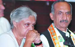 Delhi CM Sheila Dikshit  with DPCC president Jaiprakash Agarwal at a discussion organised by the Delhi Pradesh Congress Committee at Parliament Annexe  in 