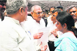 Murdered youth Vikas Maliks wife Leena hands over a memorandum to Chief Minister Bhupinder Singh Hooda in Rohtak on Wednesday.