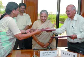 S.K. Mishra, chairman of INTACH exchanges documents with Sumati Mehta, principal secretary (tourism), government of Delhi in presence of Chief Minister Sheila Dikshit at Delhi Secretariat