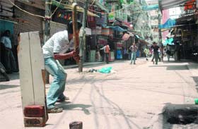 Shopkeepers play cricket at Karol Bagh Market