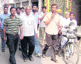 Activists march through the Bhagat Singh area of Ahmedgarh