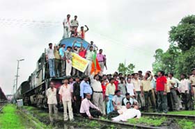 BJP and Bajrang Dal activists stop the Link Express train in Dehra Dun