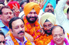 Newly-appointed president Amrik Singh (in light yellow turban) along with MP Navjot Singh Sidhu. 