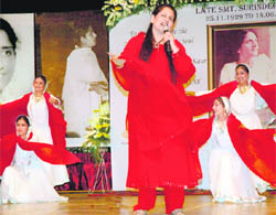 Dolly Guleria performs during a function in which tributes were paid to Surinder Kaur in Panchkula on Friday.