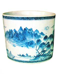 Cylindrical brush pot; Ceramic painted in underglaze blue. China, Qing dynasty; 17th century