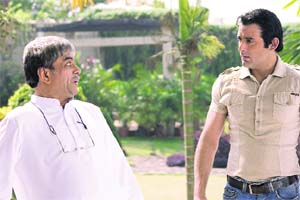 In Priyadarshans Mere Baap Pehle Aap, Akshaye Khanna insists on playing matchmaker for his widowed father (Paresh Rawal)