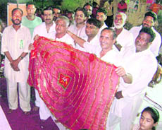 Activists of the Naujwan Sabha along with a councillor during a religious ceremony at Ahmedgarh. 