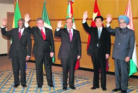 From right Prime Minister Manmohan Singh, Chinese President Hu Jintao, Mexican President Felipe Calderon, Brazilian President Luiz Inacio Lula da Silva and South African President Thabo Mvuyelwa Mbeki before the start of the G8 summit in Sapporo, Japan