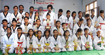 The Bathinda Taekwondo Organisation felicitated the winners of 2006 and 2007 at a function organised at Dashmesh Public School