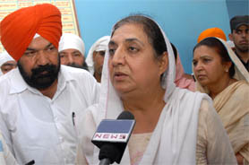 Punjab Pradesh Congress Committee chief Rajinder Kaur Bhattal making a point before mediapersons in Bathinda on Friday.
