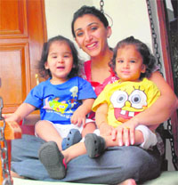 Ambreen Virk with her twins, Aadi & Yuvi.