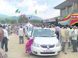 A VVIP motorcade blocks Mandi-Hamirpur highway at Jahu on Sunday. 