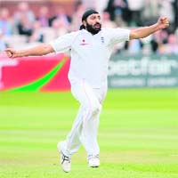 Englands Monty Panesar celebrates after dismissing South African batsman AB de Villiers at Lords on the third day of the first Test