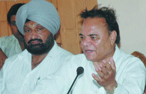 Former Congress minister Santokh Singh addresses mediapersons in Jalandhar. 