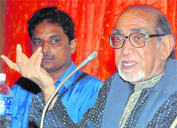 Prof Asghar Ali Engineer delivers a lecture on common culture and heritage of India at Panjab University