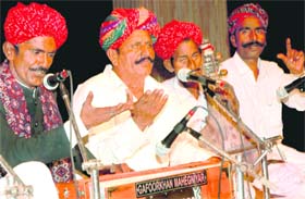 Ustad Gafoor Khan performs at Randhawa Auditorium, Chandigarh