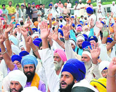 Members of the Gurmat Siddhant Parcharak Sant Samaj and the Damdami Taksal protest against the failure of the Central government to proceed against Dera Sacha Sauda chief Gurmeet Ram Rahim Singh in Chandigarh on Saturday.
