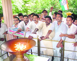 Activists of the PPYC take a pledge at Jallianwala Bagh Memorial in Amritsar on Saturday. 