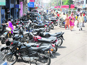 Due to haphazard parking, commuters face inconvenience while moving in the main commercial centre on the busy Kunjpura road in Karnal.