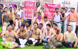 Activists of the Akhil Bhartiya Hindu Suraksha Samiti stage a dharna to pledge support to the nuclear deal in Ludhiana on Sunday. Photo by Inderjeet Verma