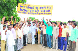 Activists of the youth wing of the Haryana Janhit Congress hold a demonstration seeking the dismissal of corrupt ministers of Haryana, in Rewari