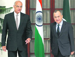 Pakistan foreign secretary Salman Bashir and foreign secretary Shivshankar Menon (L) arrive for a meeting at Hyderabad House in New Delhi on Monday.