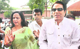 Actor-MP couple Hema Malini and Dharmendra