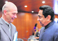 WTO director-general Pascal Lamy (L) speaks with Indian commerce minister Kamal Nath at the opening of the third day of crucial trade talks at the WTO headquarters in Geneva