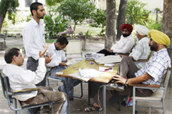 A student arguing with PSEB officials at its regional centre in Bathinda