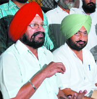 Makhan Singh, MLA Pakka Kalan, addressing a press conference in Bathinda
