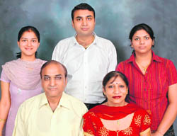 Rajinder Garg along with his family members. 